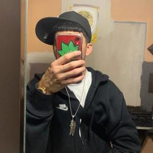 Meet your Posher, Santi